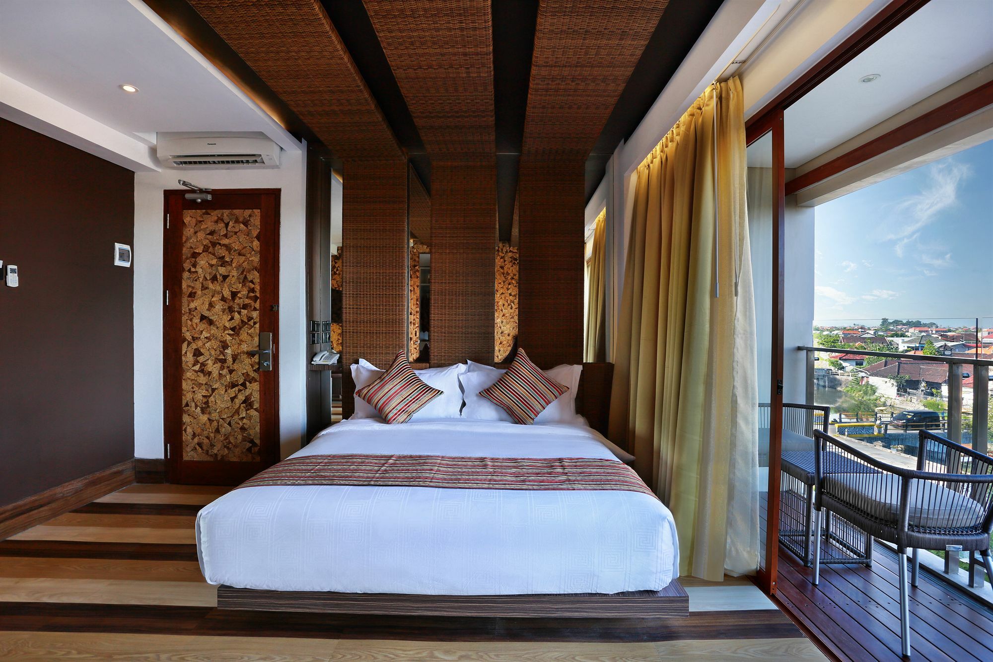 Mega Boutique Hotel Кута Екстериор снимка