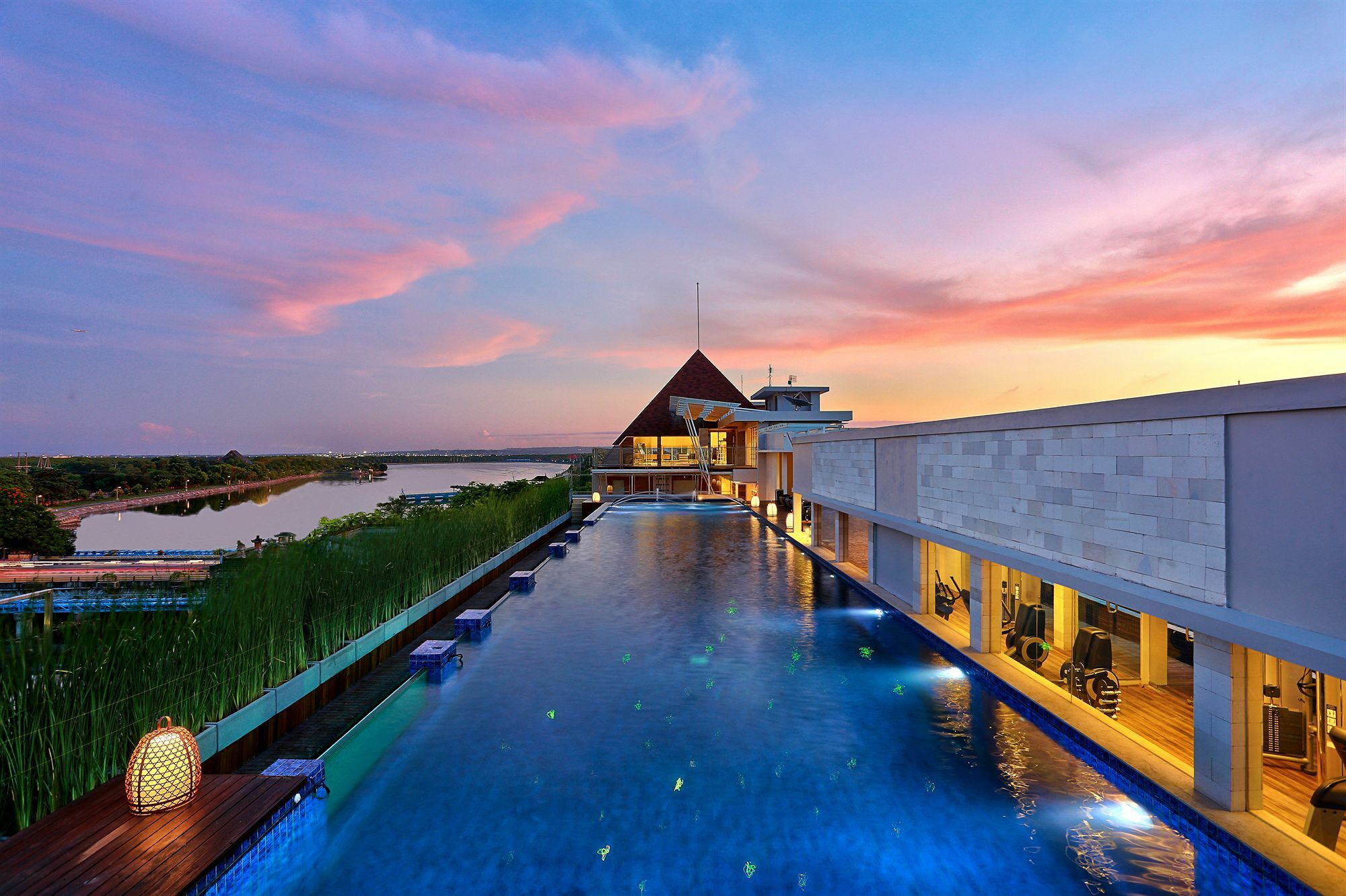 Mega Boutique Hotel Кута Екстериор снимка